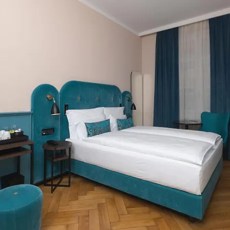 מלון Stadt Citta 4*