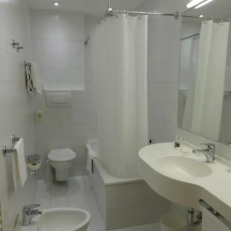 מלון Stadt Citta 4*